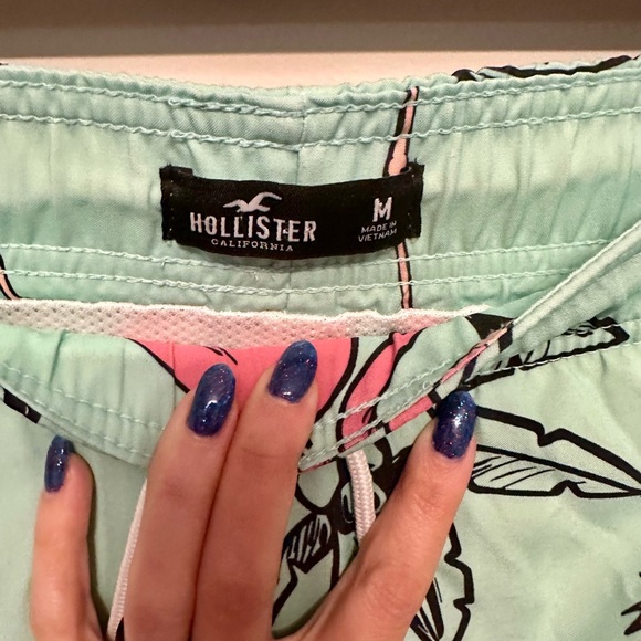 Hollister Light Blue and Pink Flamingo Men's Swim Shorts Medium - Picture 4 of 7